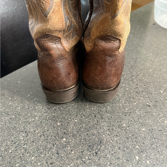 Ariat Distressed Brown Leather Western Cowboy Boots size 9.5D Mens. - Picture 7 of 8